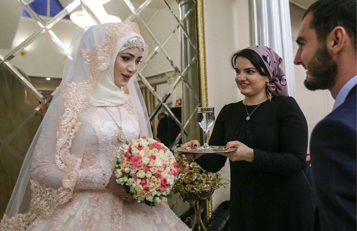An Inside Look At A Chechen Wedding (33 pics)