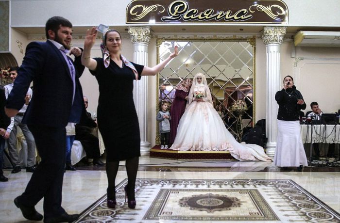 An Inside Look At A Chechen Wedding (33 pics)