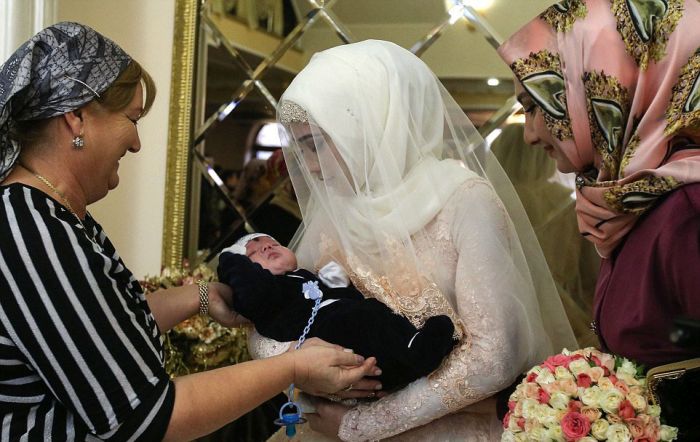 An Inside Look At A Chechen Wedding (33 pics)