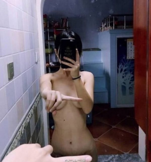 The One Finger Selfie Challenge Is Sweeping The Internet (6 pics)