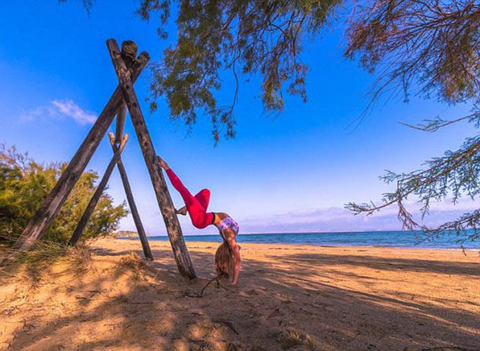 Hot Yoga Snaps Turn Gorgeous Swedish Pilot An Instagram Sensation (24 pics)