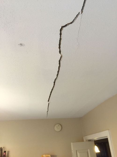 Owner Has Perfect Fix After Tenant Demands The Ceiling Be Repaired (2 pics)