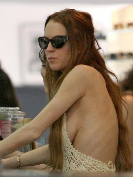 Sexy Celebrities Showing Off A Little Sideboob (10 pics)