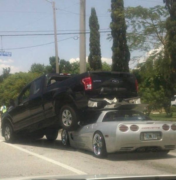 The Road Is A Perfect Place For Terrible Things To Happen (43 pics)