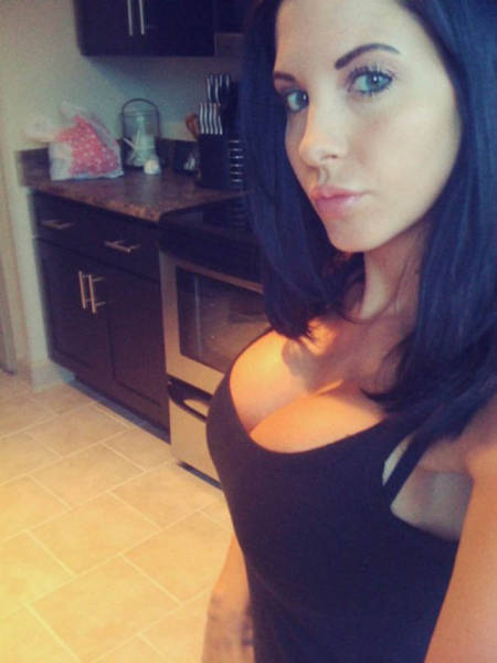 Hot Girls In The Kitchen Cooking Hot Meals (48 pics)