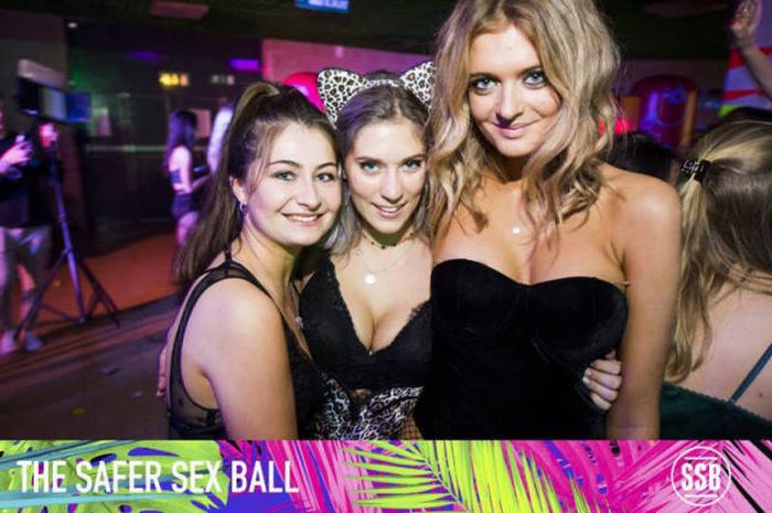 Students Get Wild During The Safer Sex Ball (40 pics)