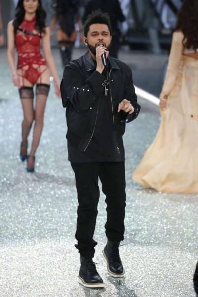 Feast Your Eyes On The Gorgeous Models From The Victoria's Secret Fashion Show (60 pics)