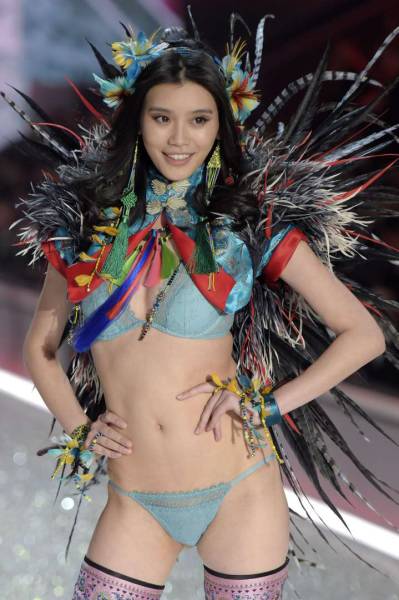 Feast Your Eyes On The Gorgeous Models From The Victoria's Secret Fashion Show (60 pics)