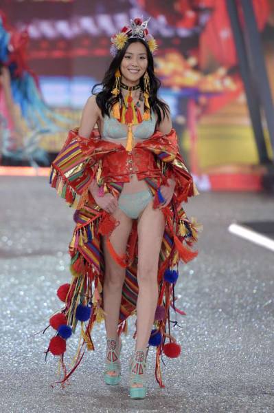 Feast Your Eyes On The Gorgeous Models From The Victoria's Secret Fashion Show (60 pics)