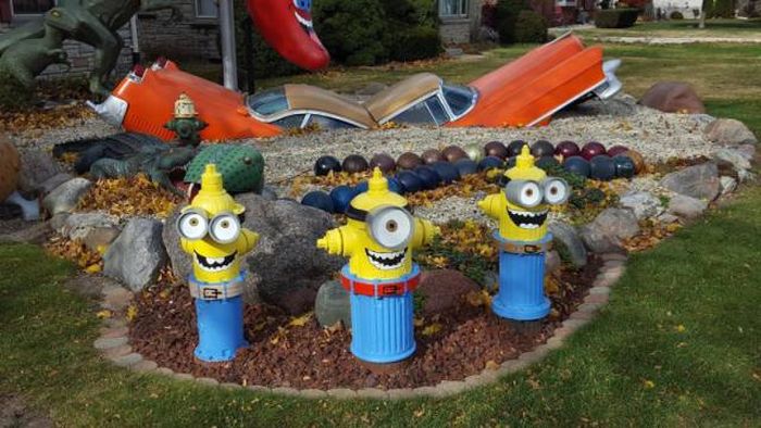 This Man’s House Is Full Of Many Crazy Things (16 pics)