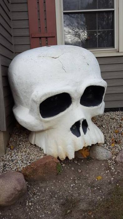 This Man’s House Is Full Of Many Crazy Things (16 pics)