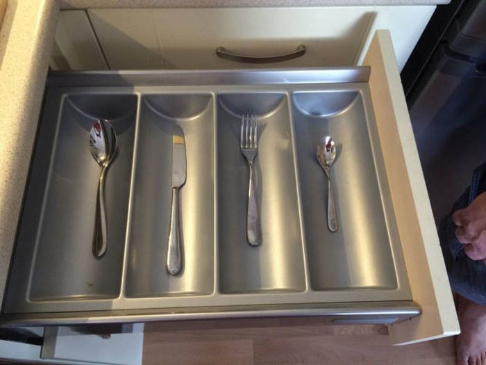 The Painfully Awkward Reality Of Being Forever Alone (28 pics)
