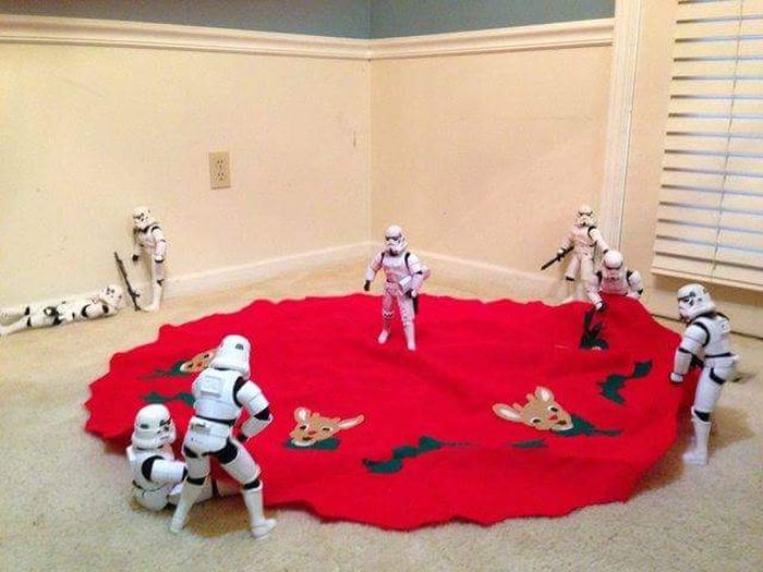 Stormtroopers Set Up The Tree For Christmas (10 pics)