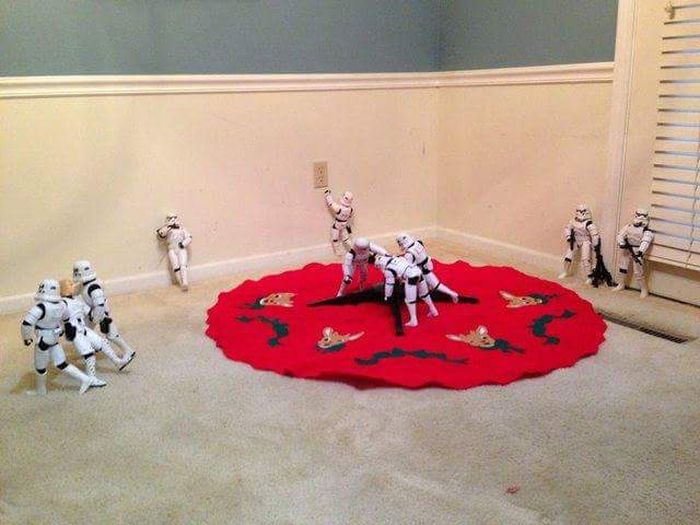 Stormtroopers Set Up The Tree For Christmas (10 pics)