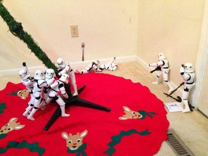 Stormtroopers Set Up The Tree For Christmas (10 pics)