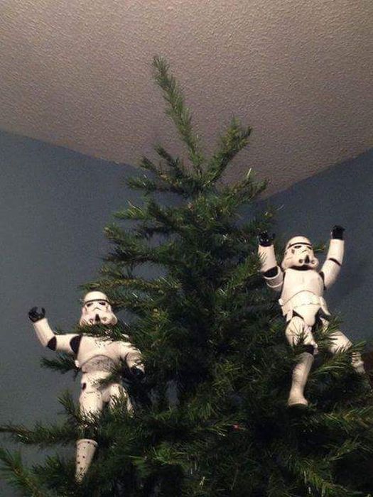 Stormtroopers Set Up The Tree For Christmas (10 pics)