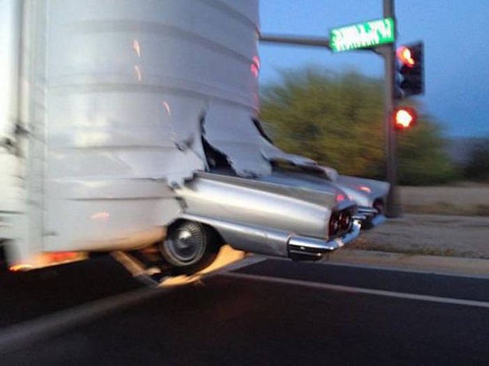 Sometimes When Bad Things Happen You Can't Run Or Hide (40 pics)