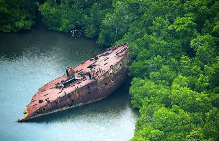 Traces of World War II Scattered Throughout The Pacific Islands (34 pics)