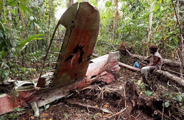 Traces of World War II Scattered Throughout The Pacific Islands (34 pics)