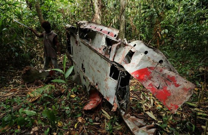 Traces of World War II Scattered Throughout The Pacific Islands (34 pics)