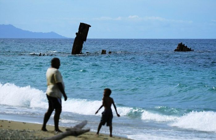 Traces of World War II Scattered Throughout The Pacific Islands (34 pics)