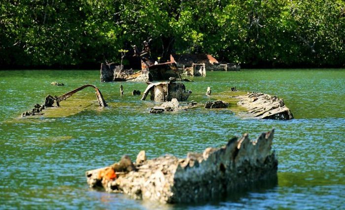 Traces of World War II Scattered Throughout The Pacific Islands (34 pics)