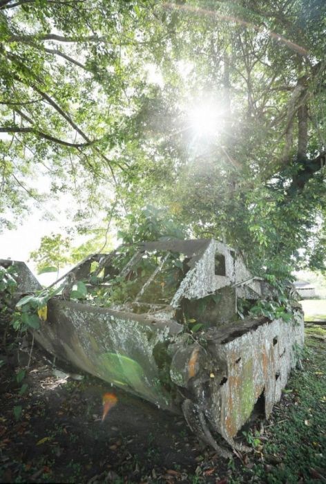 Traces of World War II Scattered Throughout The Pacific Islands (34 pics)