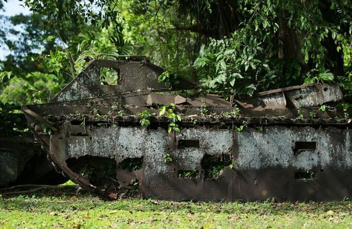 Traces of World War II Scattered Throughout The Pacific Islands (34 pics)