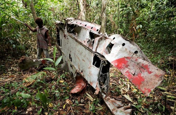 Traces of World War II Scattered Throughout The Pacific Islands (34 pics)