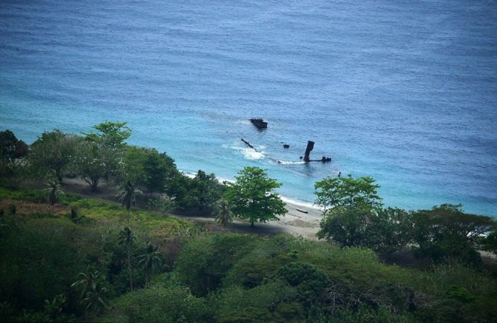 Traces of World War II Scattered Throughout The Pacific Islands (34 pics)