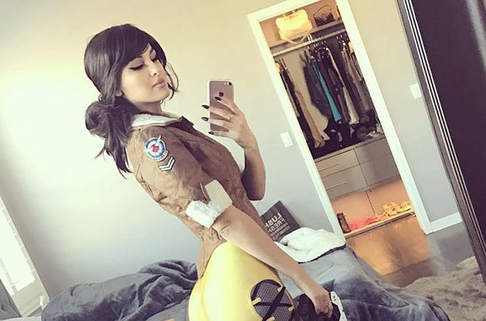 Beautiful Girls Who Are Definitely Doing Cosplay Properly (24 pics)