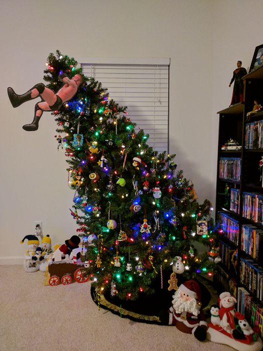 A Collection Of Amusing And Creative Christmas Tree Toppers (26 pics)