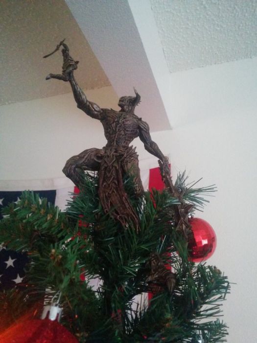 A Collection Of Amusing And Creative Christmas Tree Toppers (26 pics)