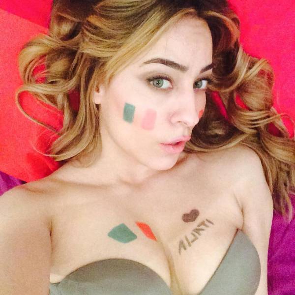 Italian Model Promises To Give Oral Sex To Everyone Who Voted No (24 pics)