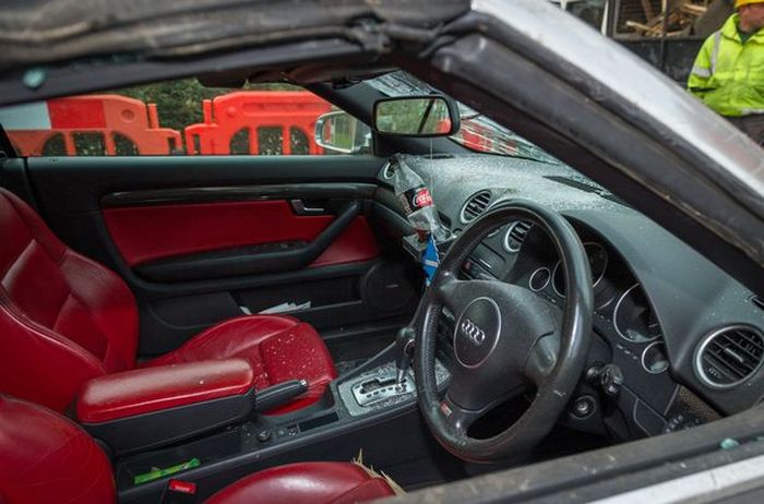 Binmen Destroy Man's Audi After Making A Careless Mistake (4 pics)