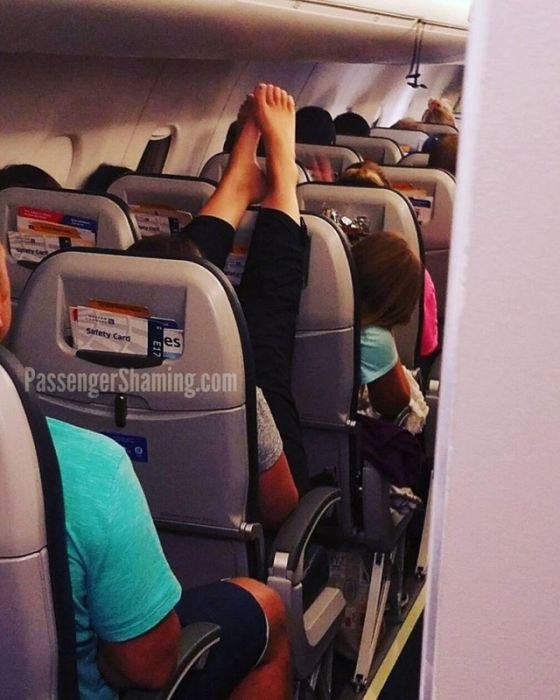 Shameless Passengers Who Made Flights Unbearable For Everyone Else (24 pics)