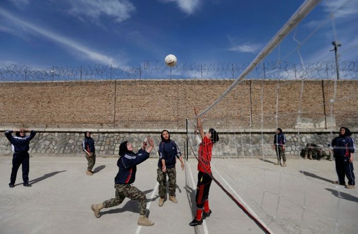A Look At The Life And Times Of People In Afghanistan (25 pics)