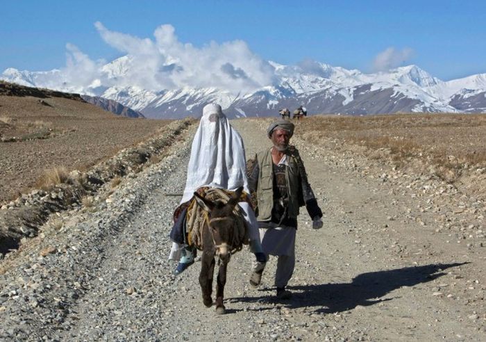 A Look At The Life And Times Of People In Afghanistan (25 pics)