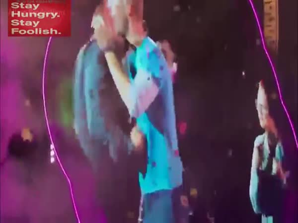 Chris Martin Helps Man Propose During Coldplay Concert