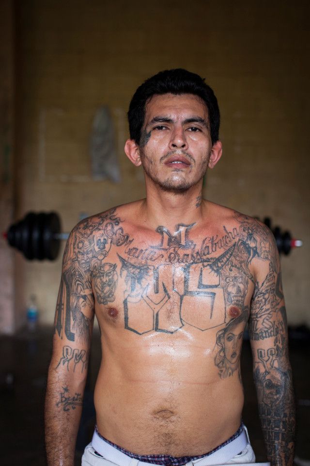 Candid Photos Show Members Of El Salvador’s Brutal MS-13 Gang In Jail (9 pics)
