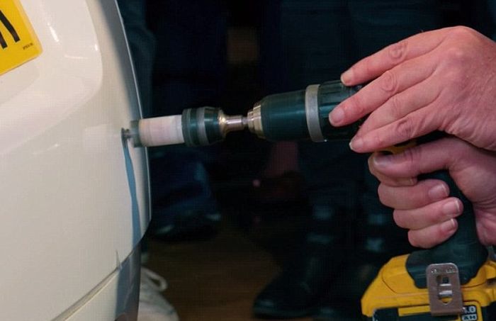 The Grand Tour Teaches Fans How To Smuggle Migrants In A Audi TT (4 pics)