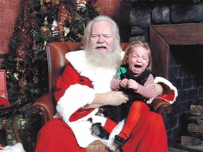Mom Finds An Awesome Way To Teach Her Kids About Santa (4 pics)