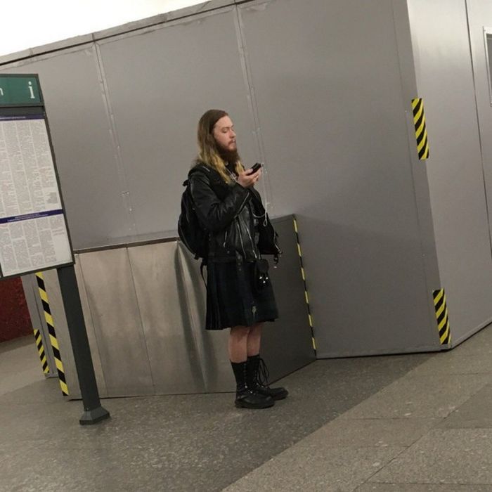 You Can See Some Strange Things While Riding The Subway In Russia (32 pics)