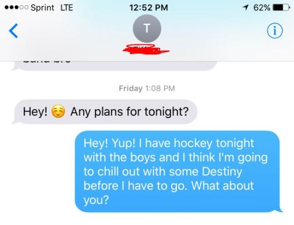 Gamer Guy Owns His Controlling Girlfriend (3 pics)