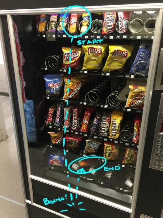 20 Vending Machine Malfunctions That Ruined Someone's Day (20 pics)