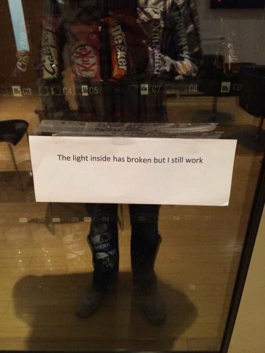 20 Vending Machine Malfunctions That Ruined Someone's Day (20 pics)