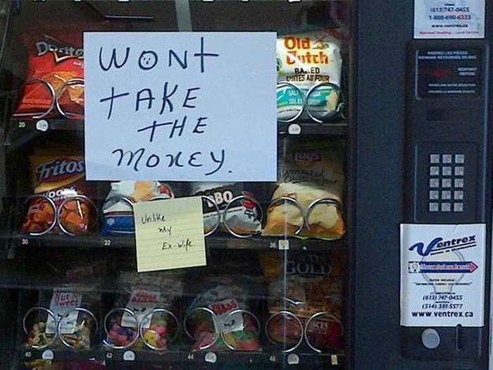 20 Vending Machine Malfunctions That Ruined Someone's Day (20 pics)