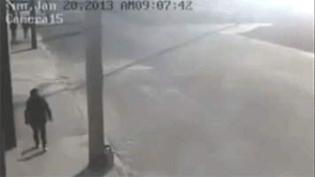 Close Call Gifs That Will Make You Gasp (20 gifs)