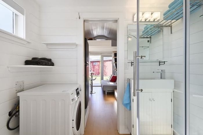 This Tiny House On Wheels Is Perfect (8 pics)