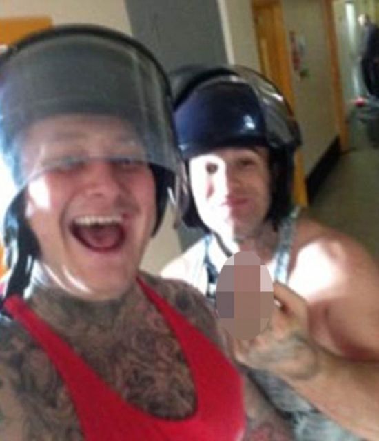 Prisoners Take Selfies After Overthrowing The Prison Guards (6 pics)